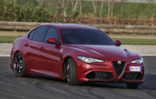 Die Alfa Romeo-Sportlimousine Giulia QV ist jetzt auch mit Automatik bestellbar. Foto: FCA/dpp